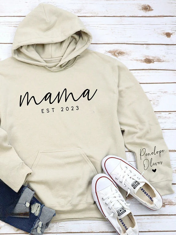 Minimalist Mama Sweatshirt with Date and Children Name